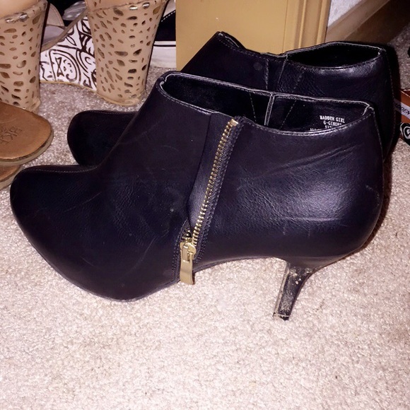 Women’s heels - Picture 1 of 2